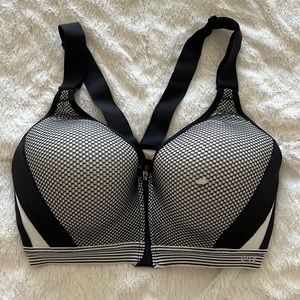 Victoria secret sports bra size 32D